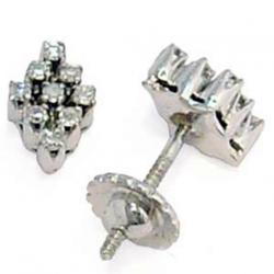 Brinco em ouro branco 18k feminino com diamantes Brinco em ouro branco 18k feminino com diamantes