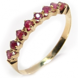 Meia Aliança de Rubis em ouro 18k Meia Aliança de Rubis em ouro 18k